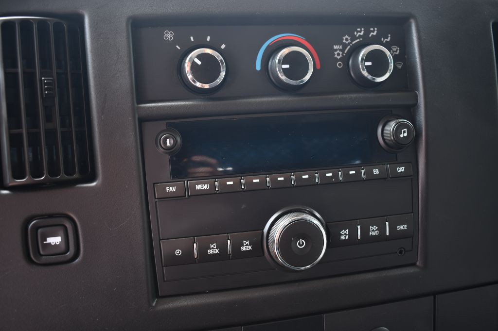 2016 Chevrolet Express Image 31