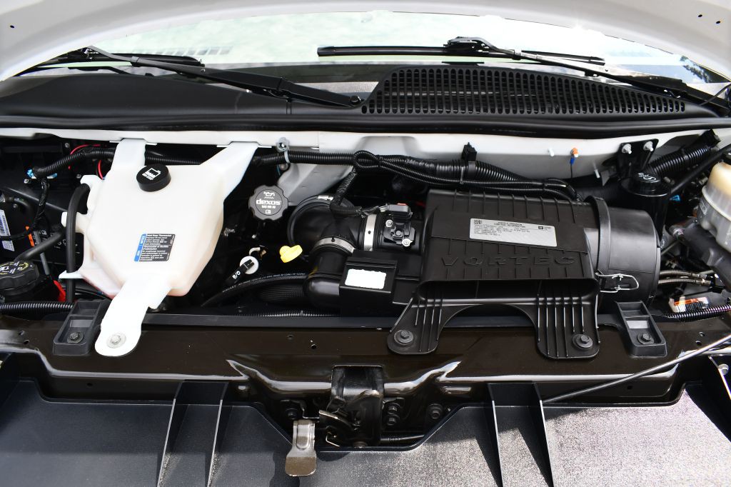 2016 Chevrolet Express Image 40