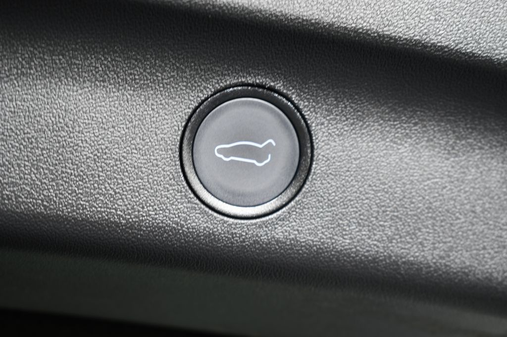 2022 Tesla Model Y Image 15