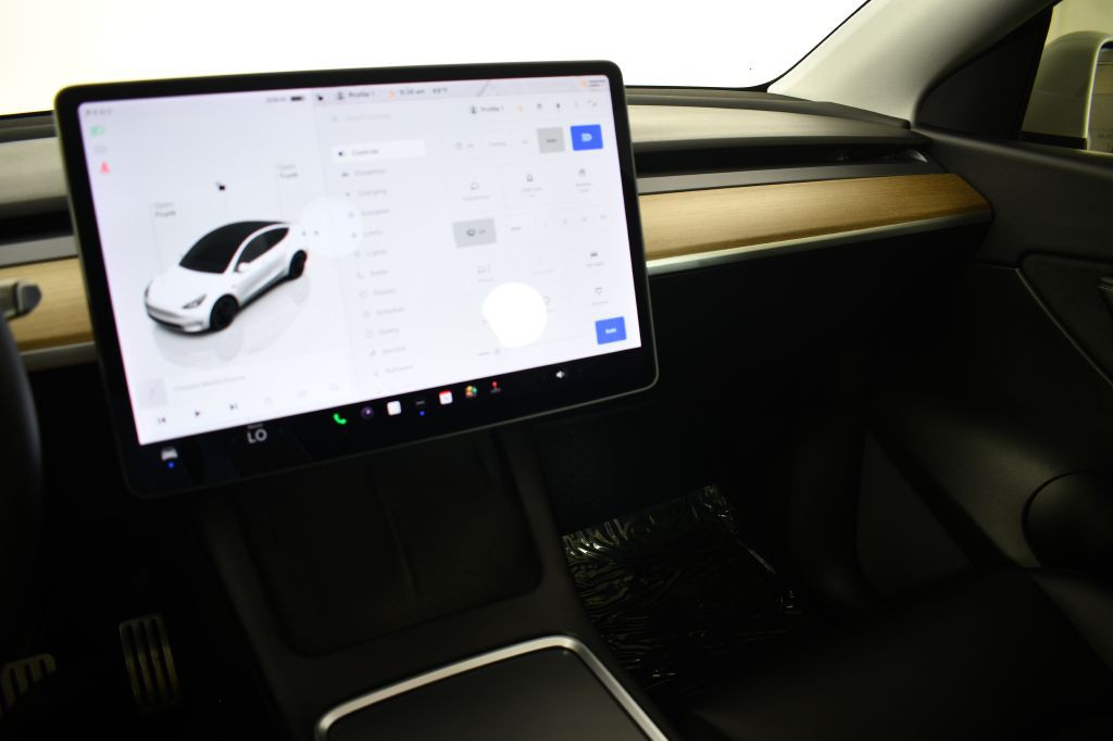 2022 Tesla Model Y Image 32