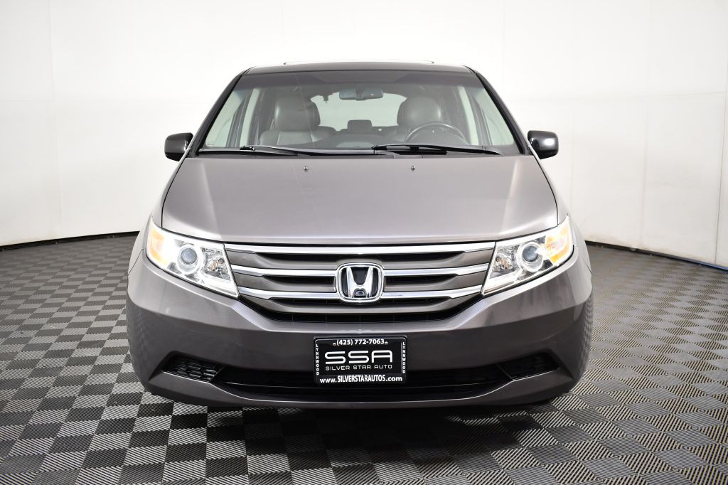2011 Honda Odyssey Image 2