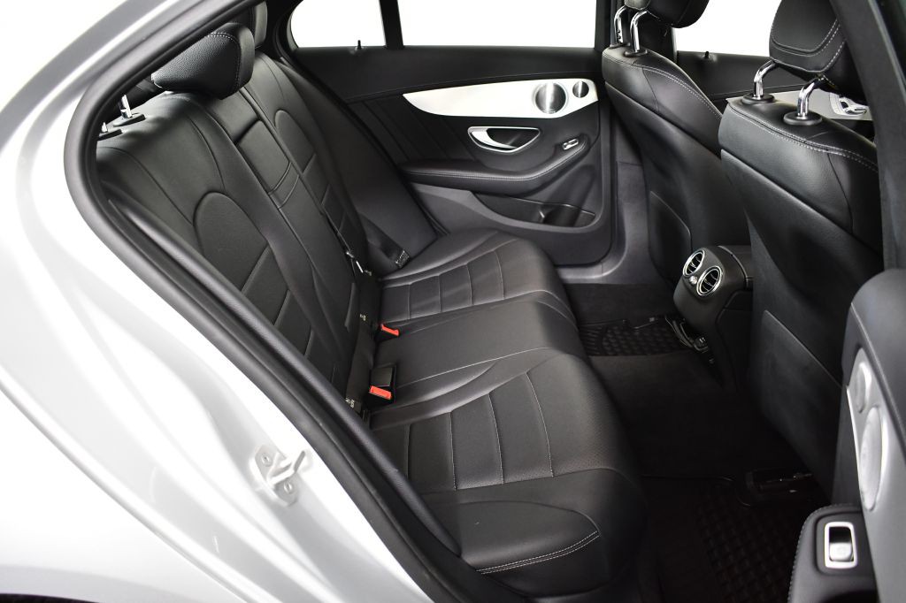 2016 Mercedes-Benz C-Class Image 24