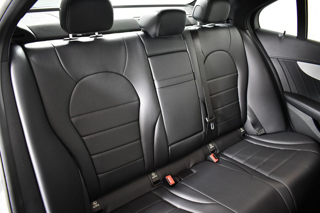 2016 Mercedes-Benz C-Class Image 25