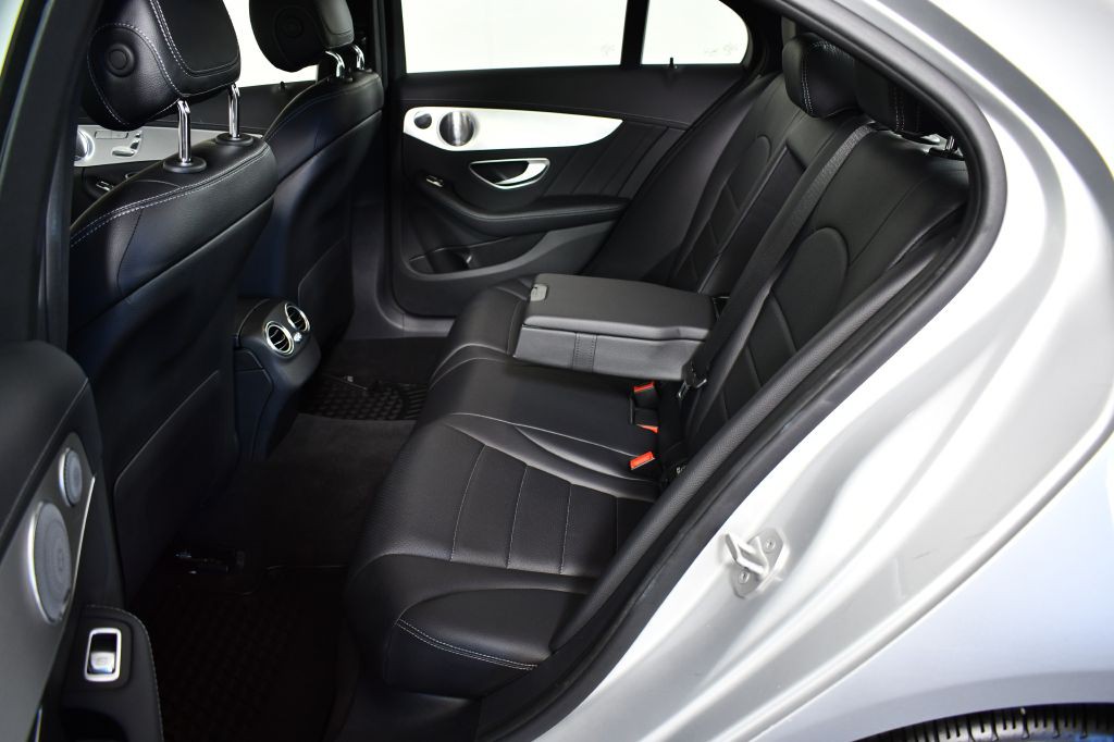 2016 Mercedes-Benz C-Class Image 26