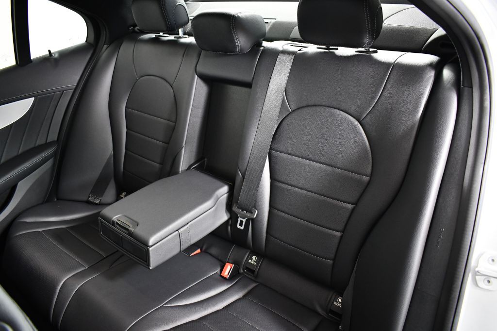 2016 Mercedes-Benz C-Class Image 27