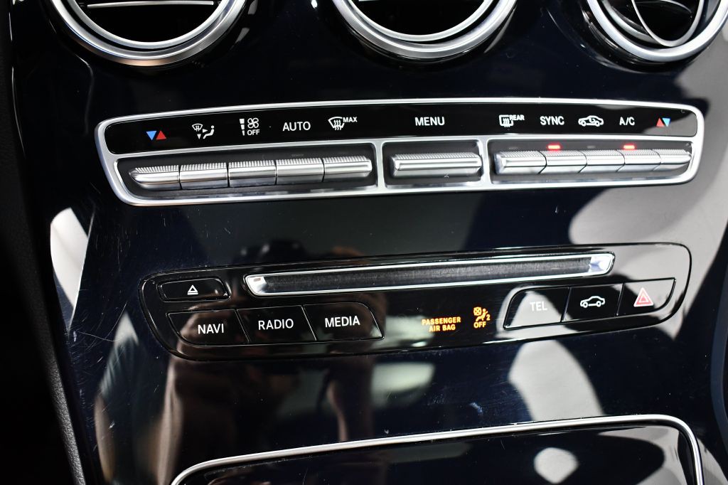 2016 Mercedes-Benz C-Class Image 35