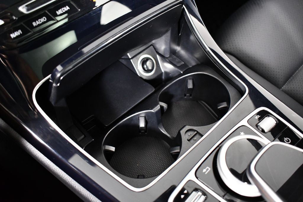 2016 Mercedes-Benz C-Class Image 40