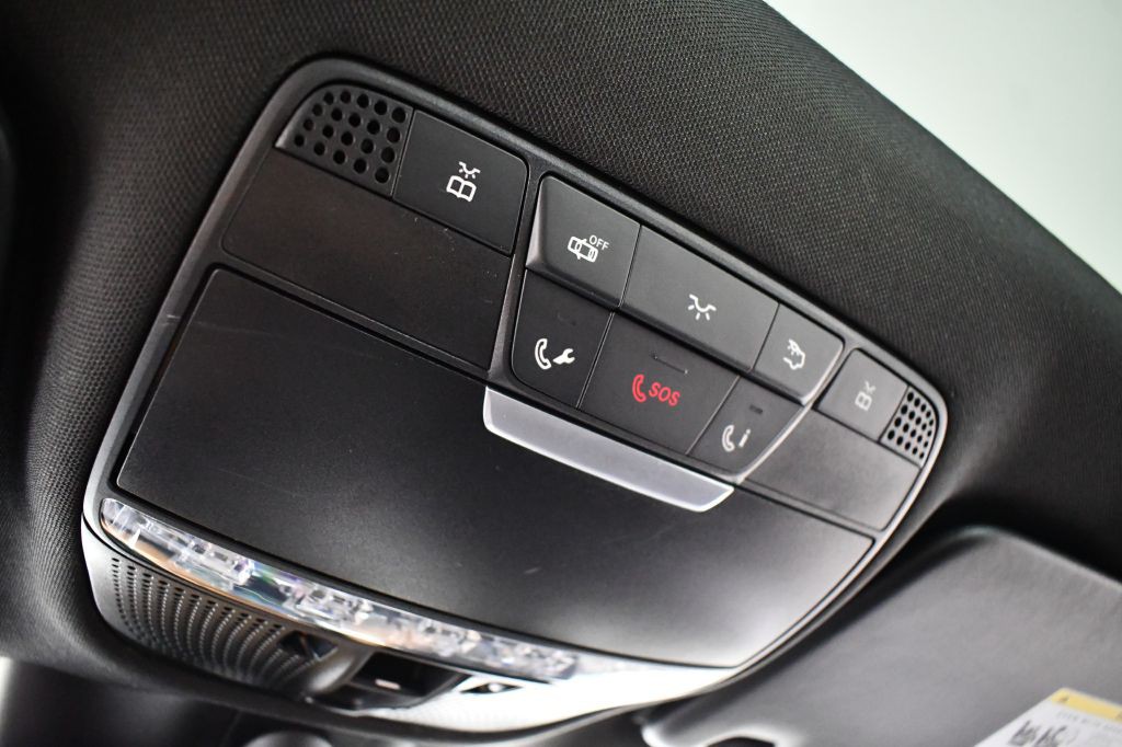2016 Mercedes-Benz C-Class Image 41