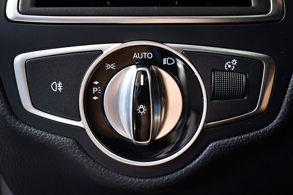 2016 Mercedes-Benz C-Class Image 42