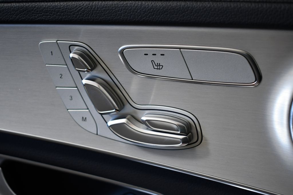 2016 Mercedes-Benz C-Class Image 47
