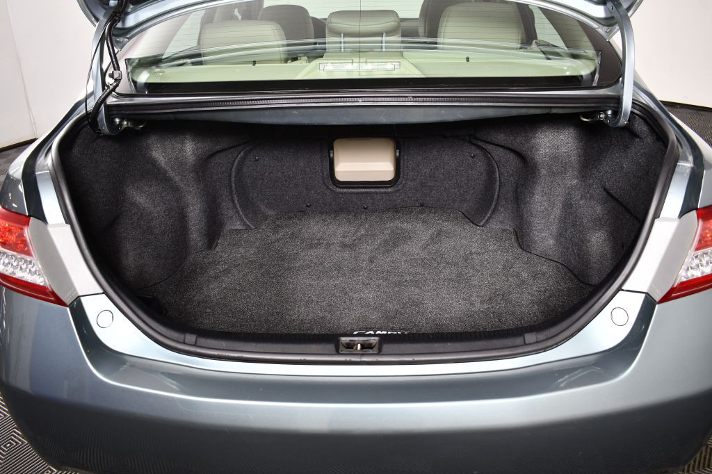 2011 Toyota Camry Image 12