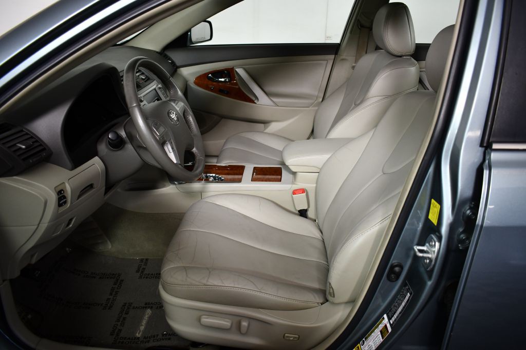 2011 Toyota Camry Image 15