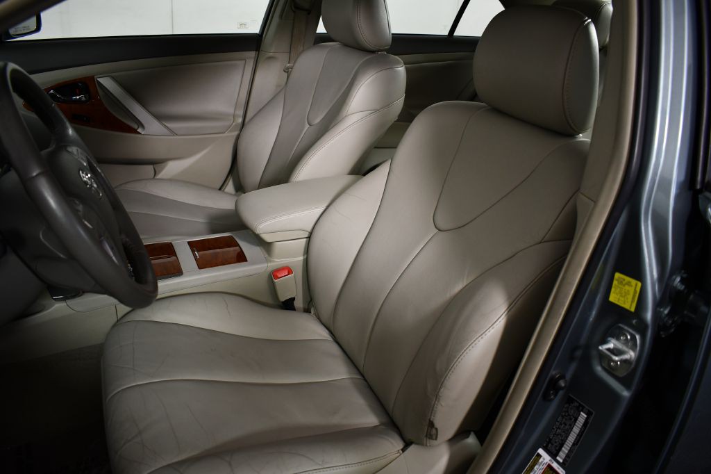 2011 Toyota Camry Image 16