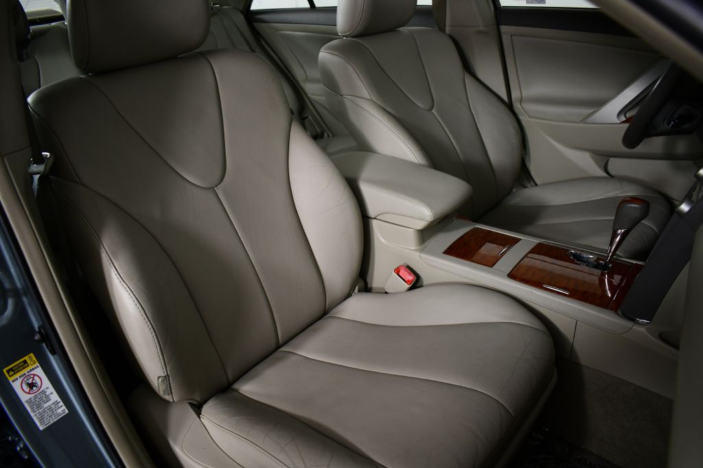 2011 Toyota Camry Image 18