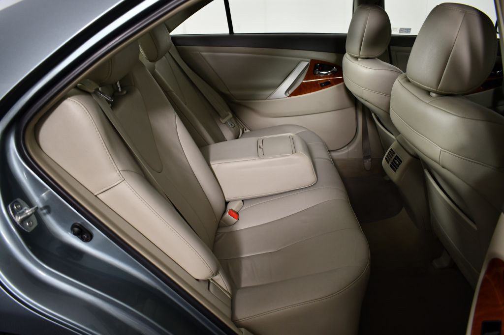 2011 Toyota Camry Image 19