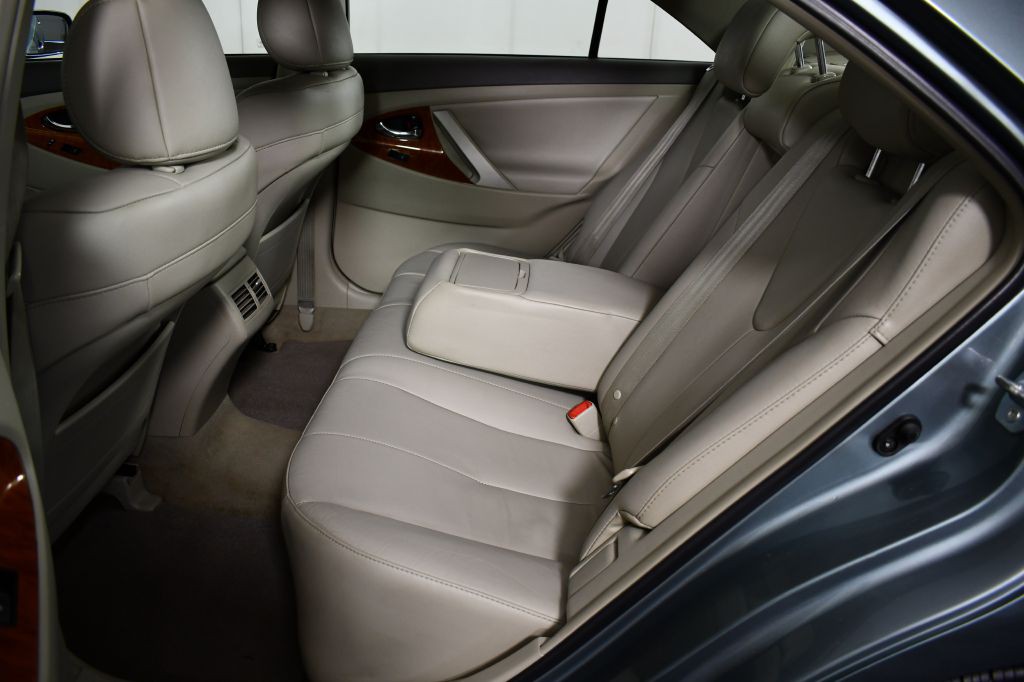 2011 Toyota Camry Image 21