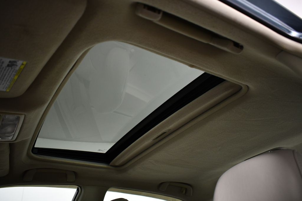 2011 Toyota Camry Image 23