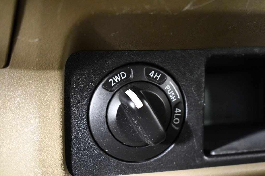 2007 Nissan Frontier Image 35