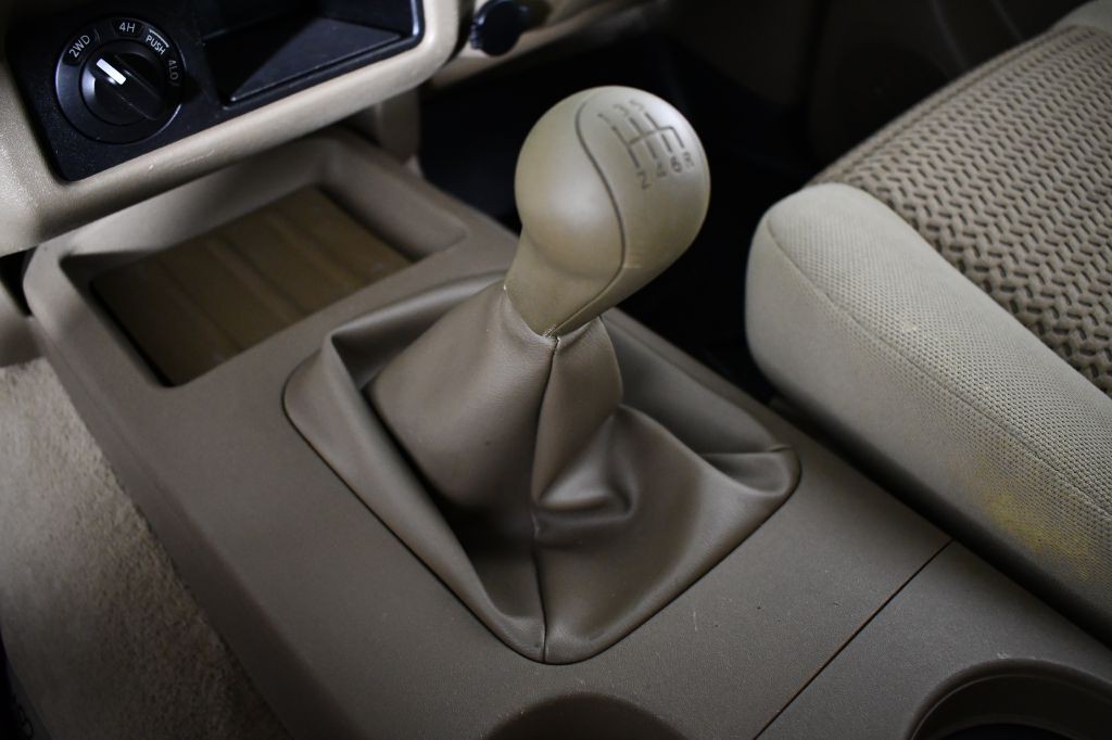 2007 Nissan Frontier Image 38