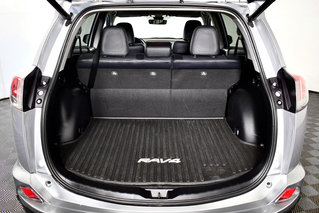 2017 Toyota Rav4 Image 12
