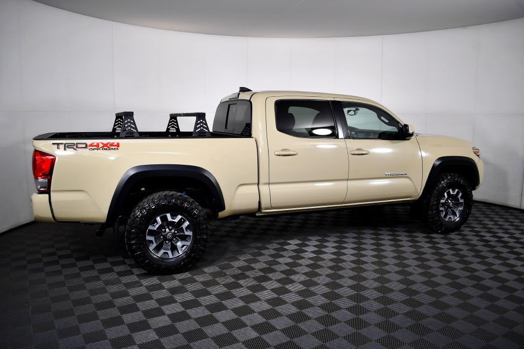 2017 Toyota Tacoma Image 4
