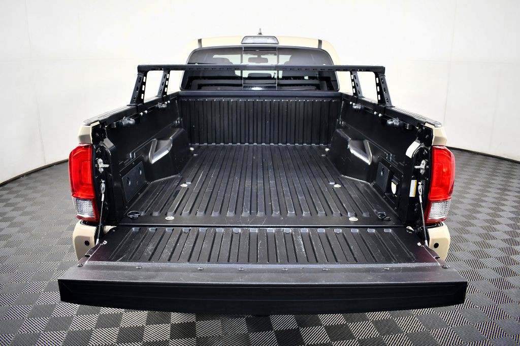 2017 Toyota Tacoma Image 8