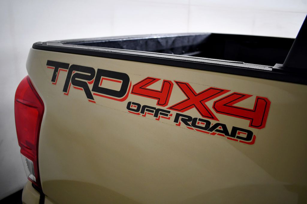 2017 Toyota Tacoma Image 12