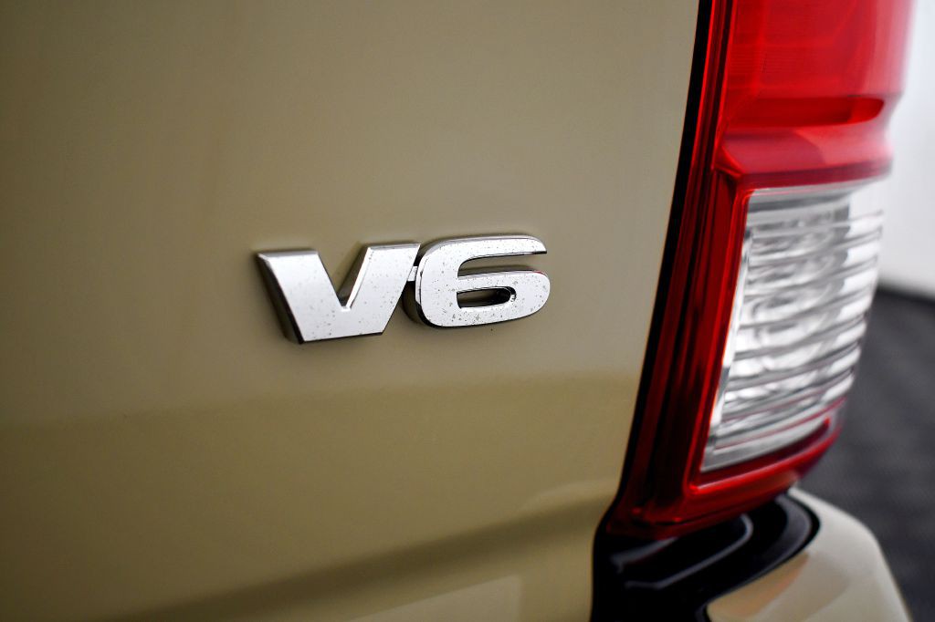 2017 Toyota Tacoma Image 13