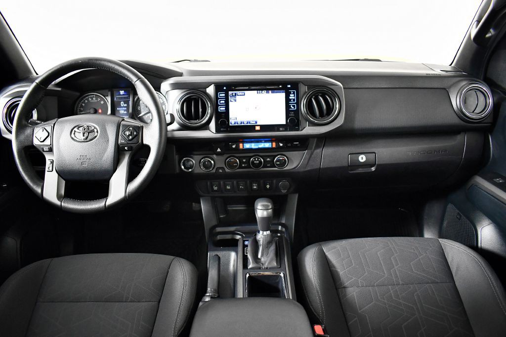 2017 Toyota Tacoma Image 14