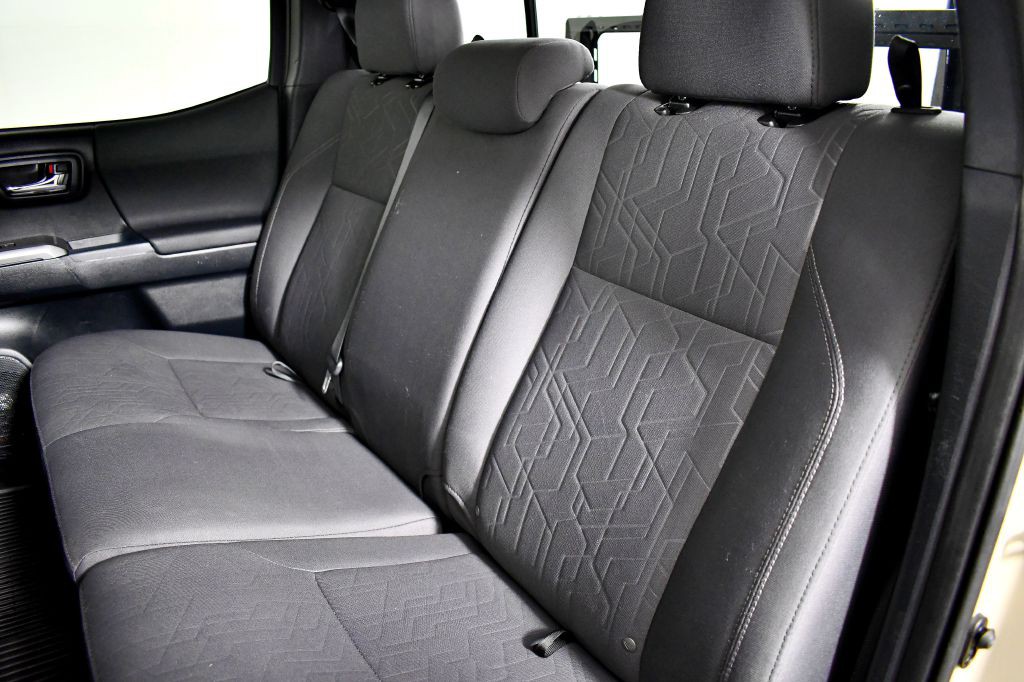 2017 Toyota Tacoma Image 22