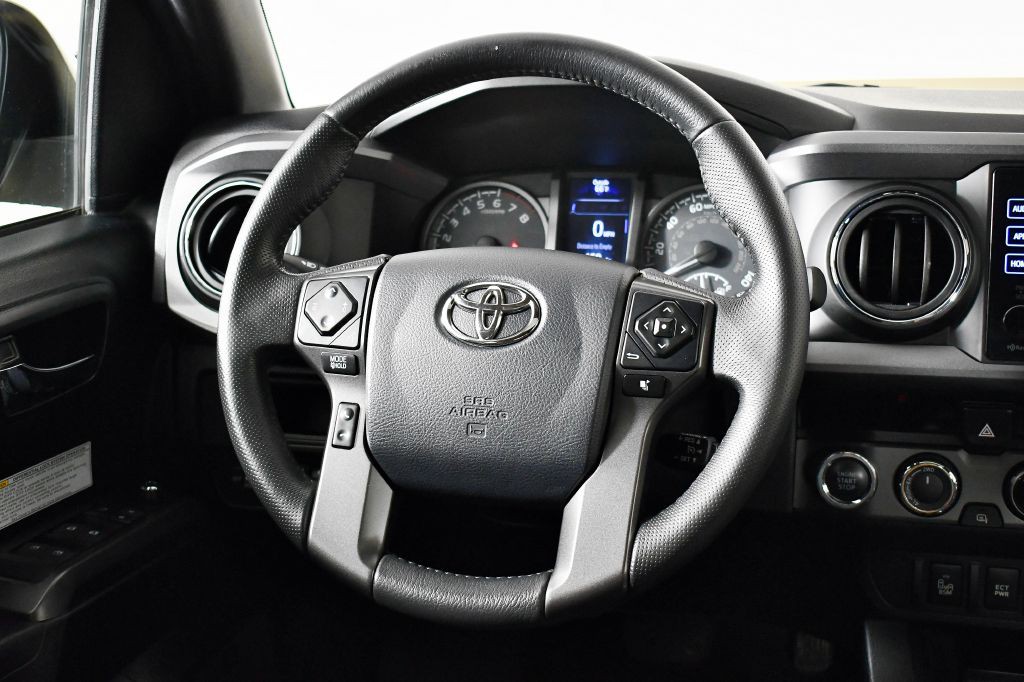 2017 Toyota Tacoma Image 27