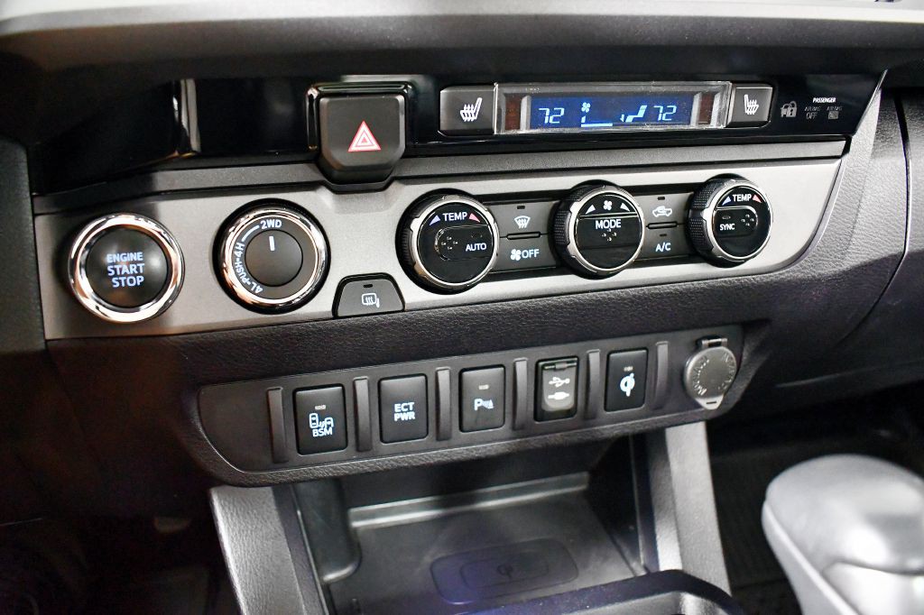 2017 Toyota Tacoma Image 33