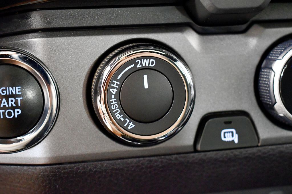 2017 Toyota Tacoma Image 34