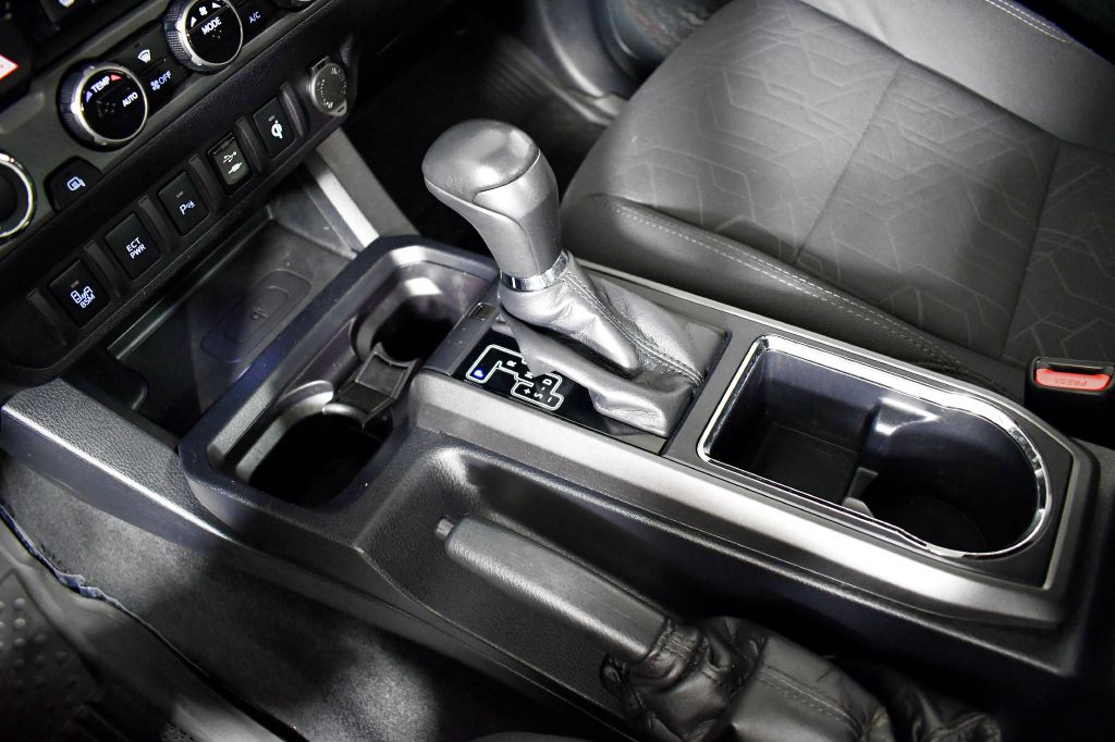 2017 Toyota Tacoma Image 38