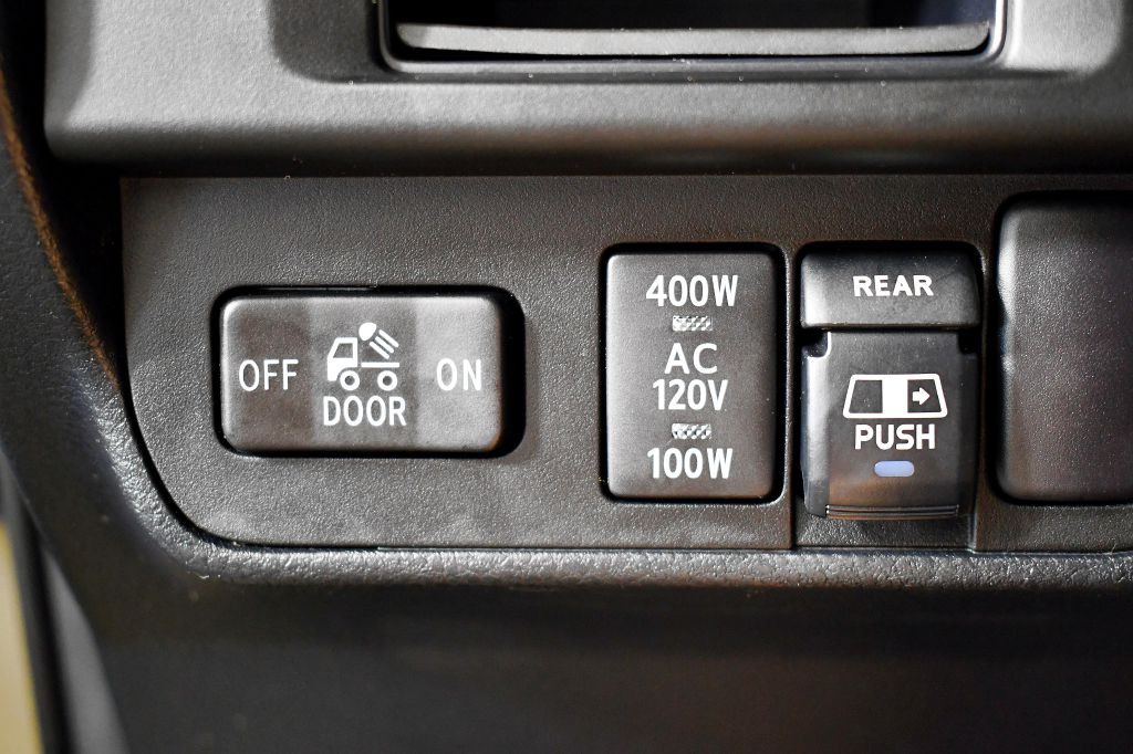 2017 Toyota Tacoma Image 41