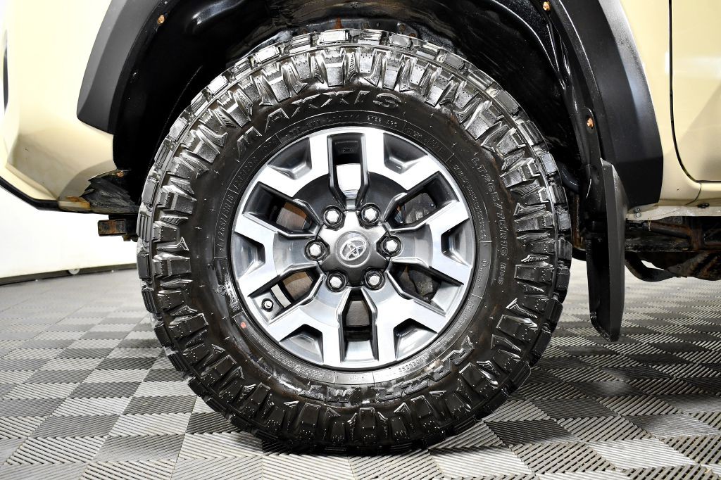 2017 Toyota Tacoma Image 44