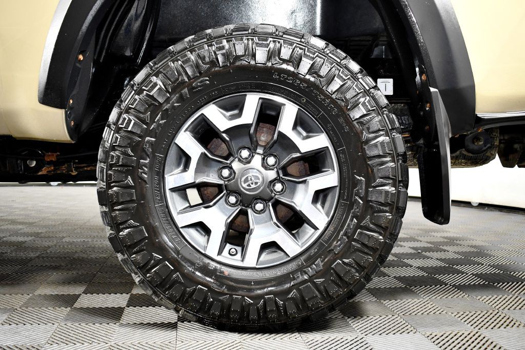 2017 Toyota Tacoma Image 45