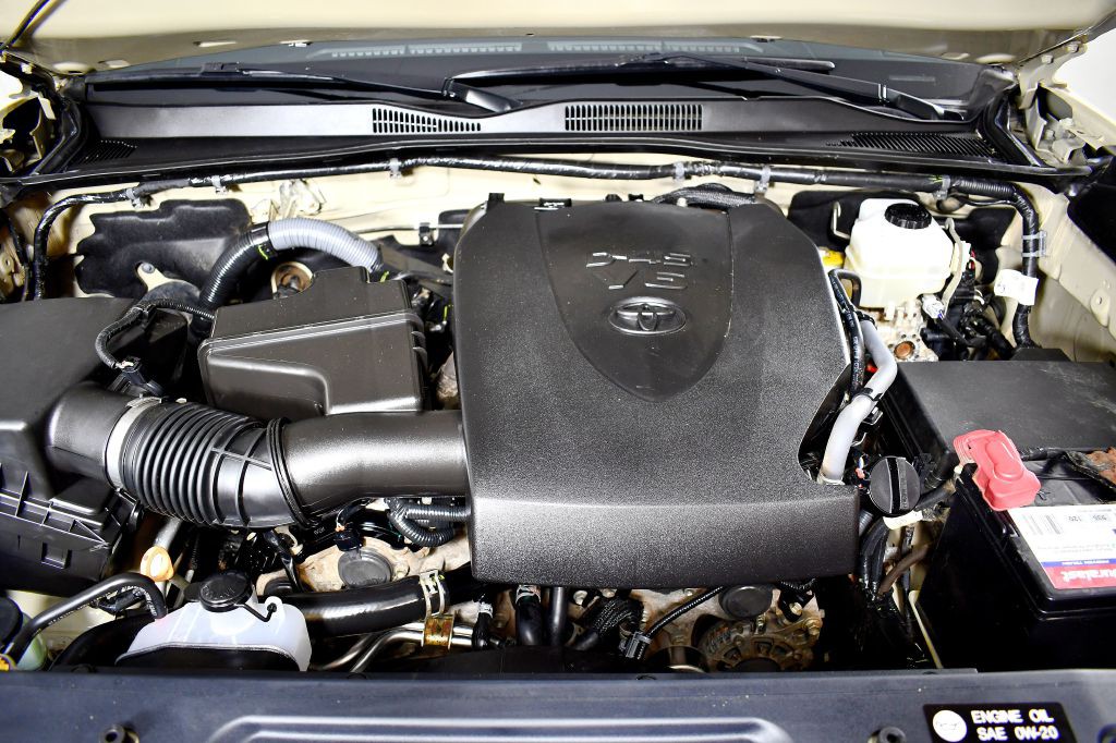 2017 Toyota Tacoma Image 46