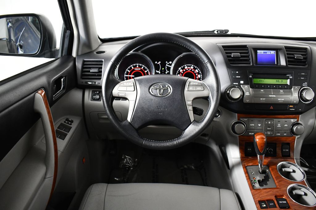 2010 Toyota Highlander Image 16