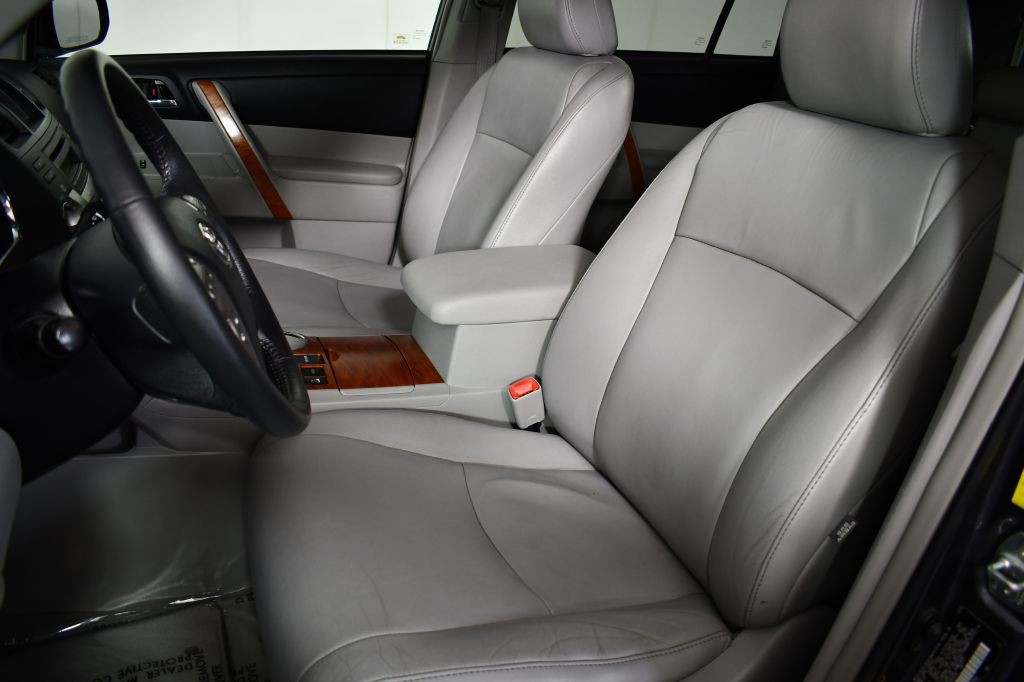2010 Toyota Highlander Image 18