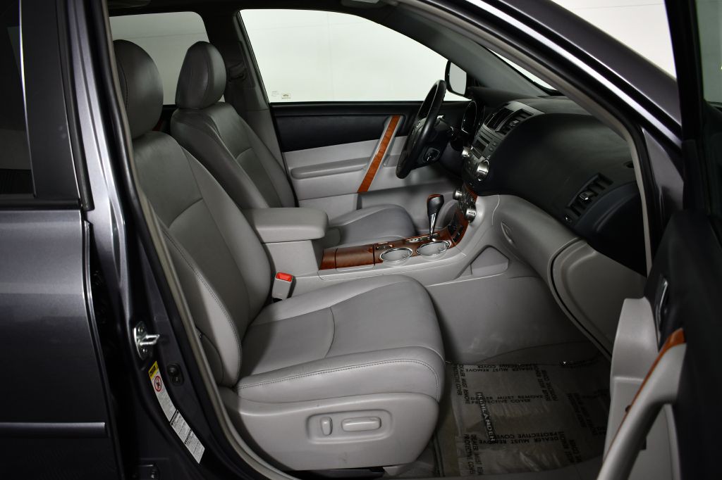 2010 Toyota Highlander Image 19
