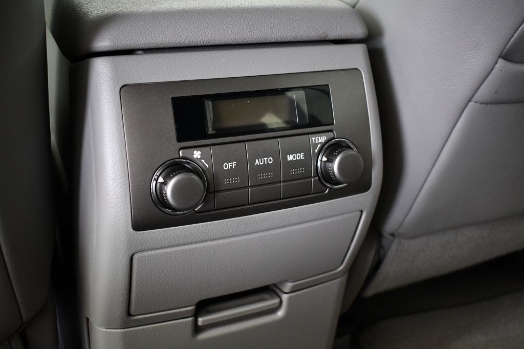 2010 Toyota Highlander Image 38