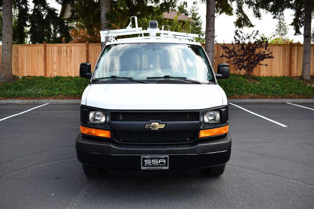 2016 Chevrolet Express Image 2