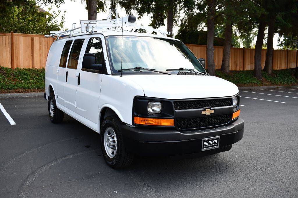 2016 Chevrolet Express Image 3