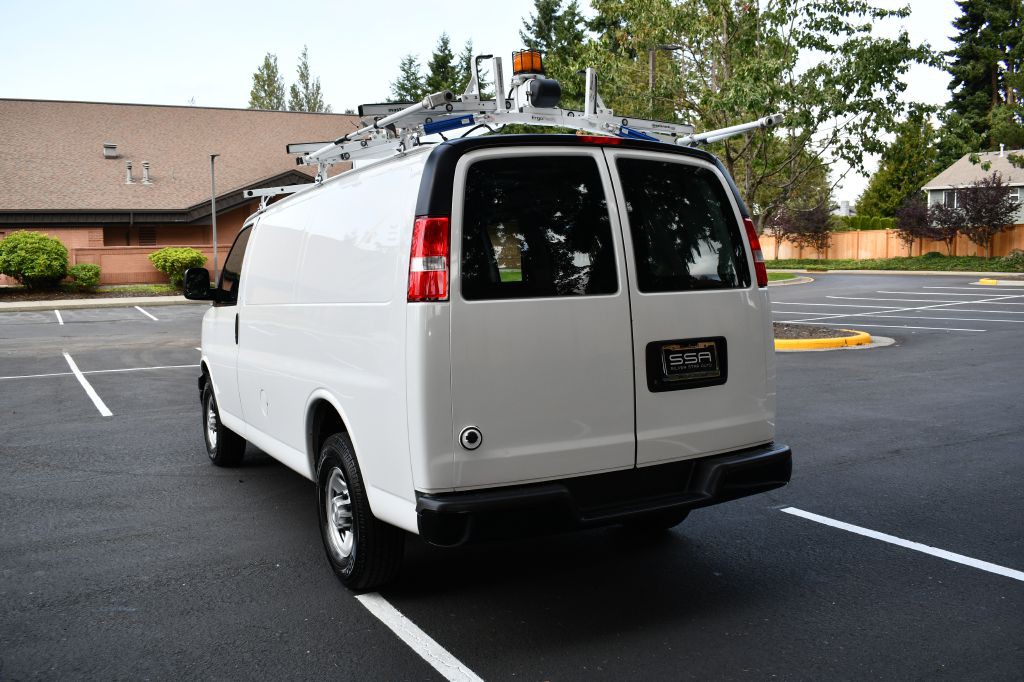 2016 Chevrolet Express Image 9