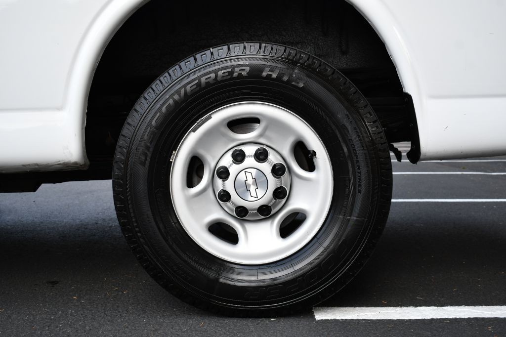 2016 Chevrolet Express Image 13