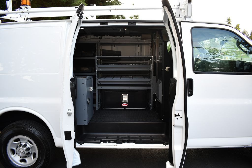 2016 Chevrolet Express Image 21