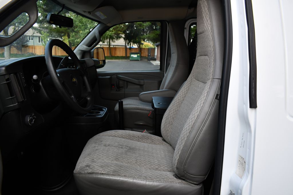 2016 Chevrolet Express Image 26