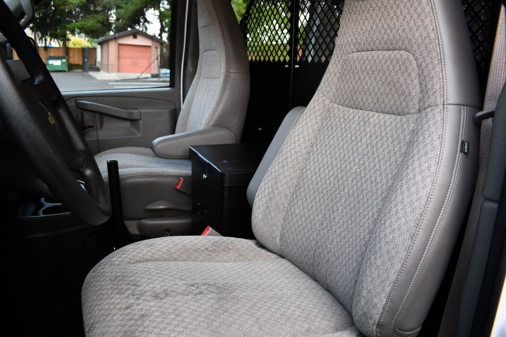 2016 Chevrolet Express Image 27