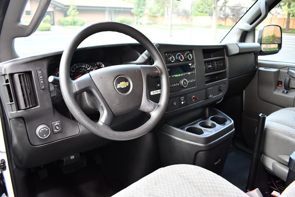 2016 Chevrolet Express Image 28